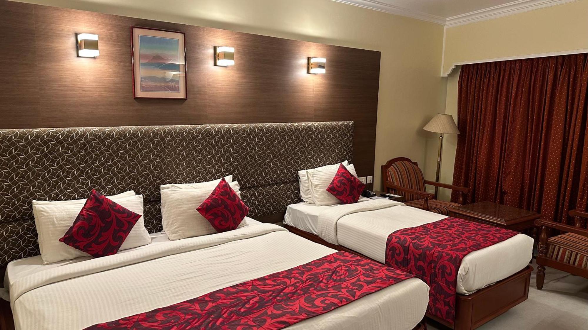 Hotel Annamalai International Pondichéry Extérieur photo