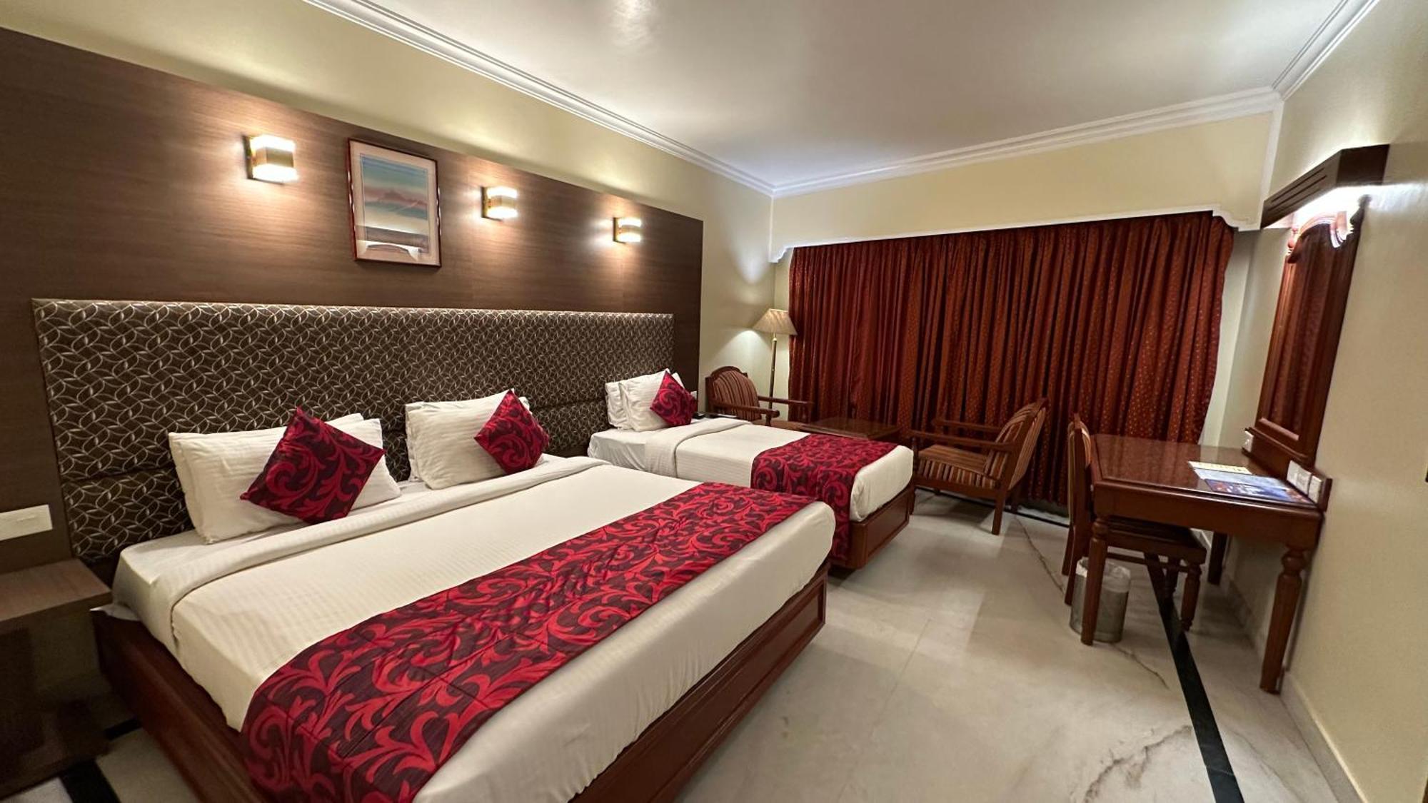 Hotel Annamalai International Pondichéry Extérieur photo