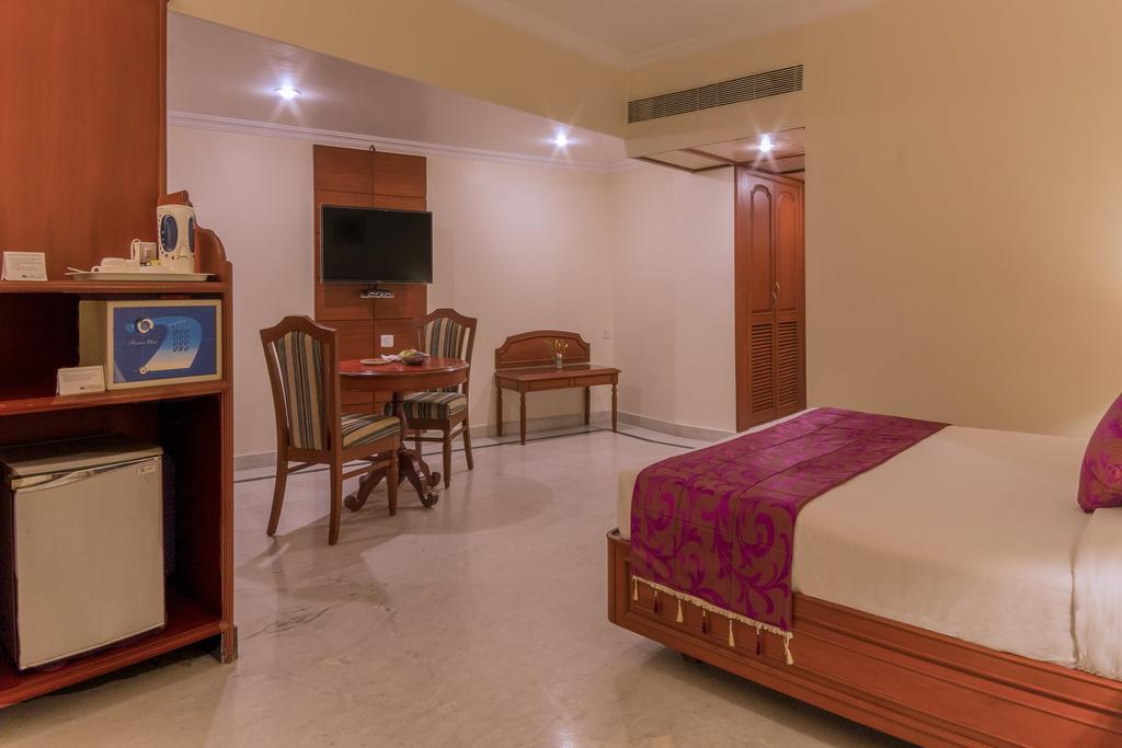 Hotel Annamalai International Pondichéry Extérieur photo