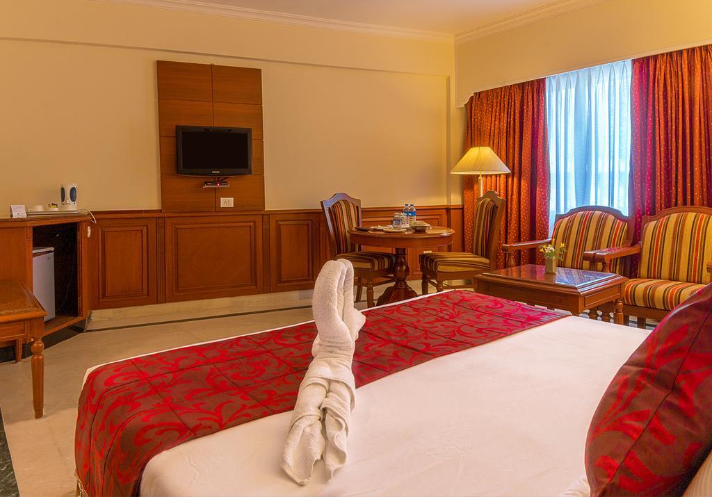 Hotel Annamalai International Pondichéry Extérieur photo