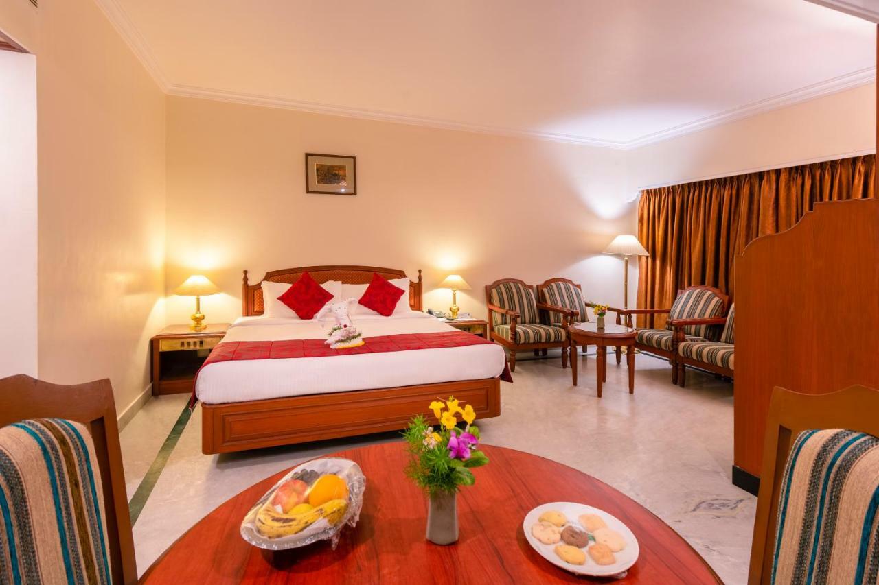 Hotel Annamalai International Pondichéry Extérieur photo